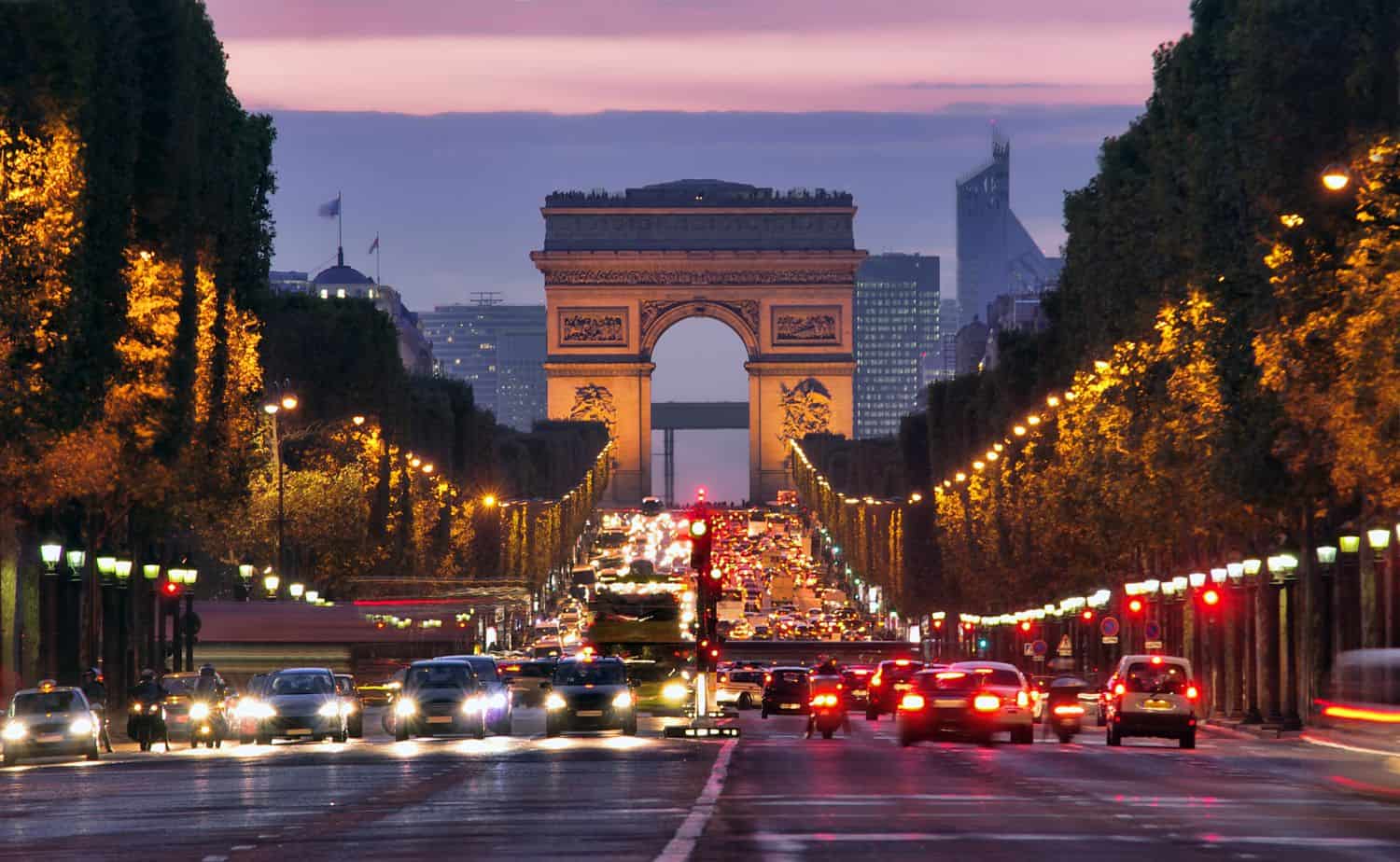 Paris Ratgeber volles Paris am Champs-Elysees
