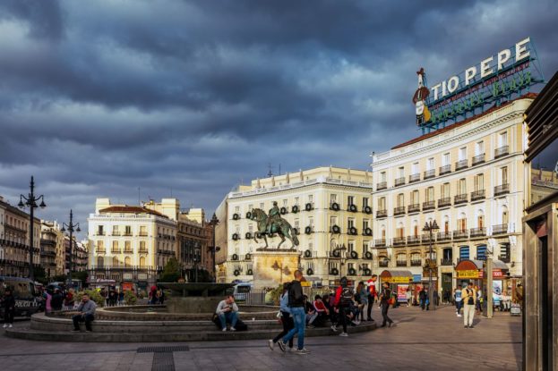 Madrid-Sehenswürdigkeiten – Puerta del Sol" title="Sonnenschein ist leider nicht garantiert an der Puerta del Sol