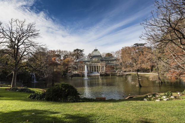 Madrid-Sehenswürdigkeiten – Retiro-Park mit Blick auf den Palacio de Cristal