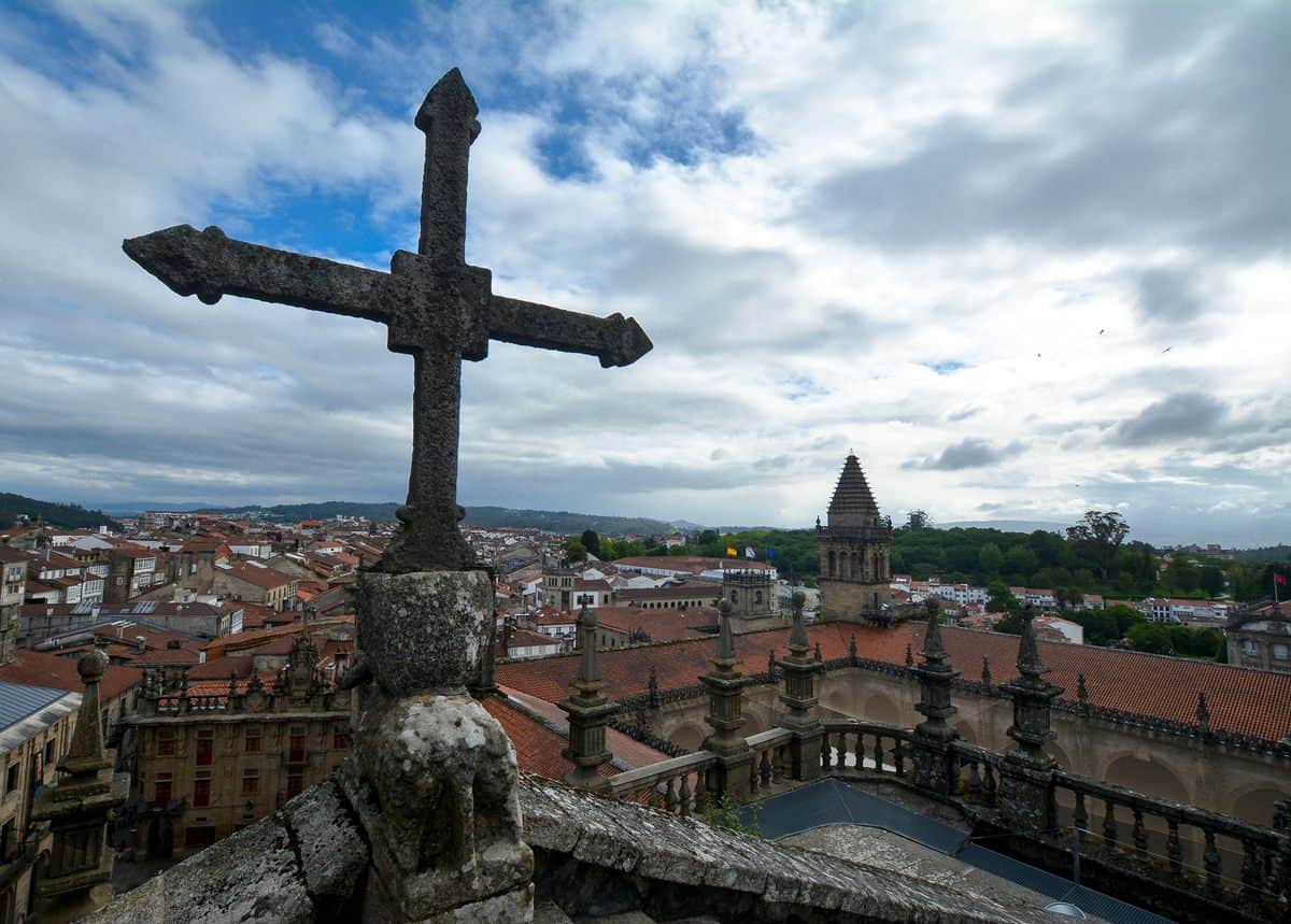 Spanien-Reise-Tipps – Ausblick von einem Kirchendach in Santiago de Compostela