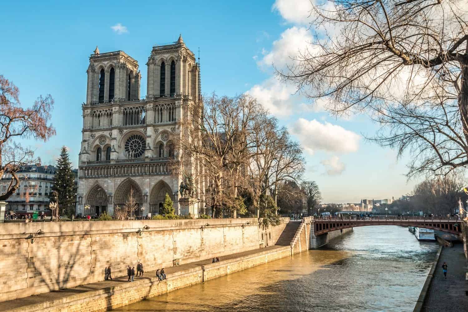 Paris Sehenwuerdigkeiten Notre Dame Unbeschaedigt