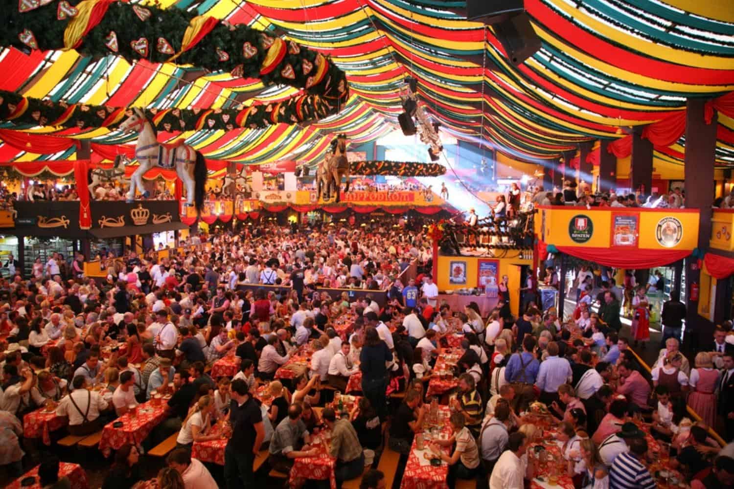 Ferien in Deutschland Muenchen Oktoberfest