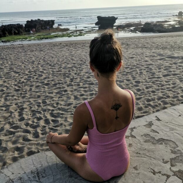 Adine Meditation am Strand