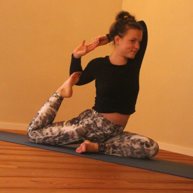 Yoga Leggings Ganga Animal Gold Brown von Kismet im Kapotasana