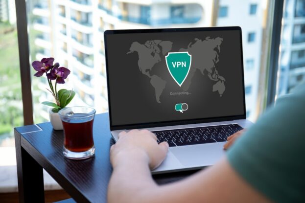 Laptop mit VPN Logo